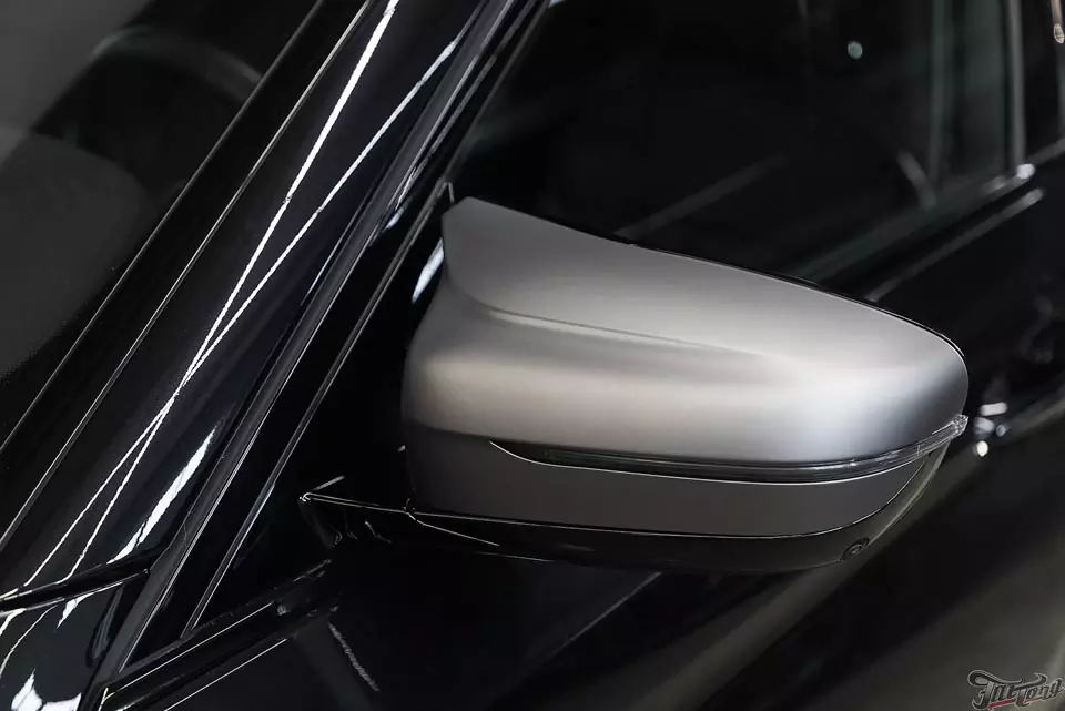 BMW M550i. Окрас и установка зеркал от F90. Изготовление и установка светодиодных плат в задние катафоты.